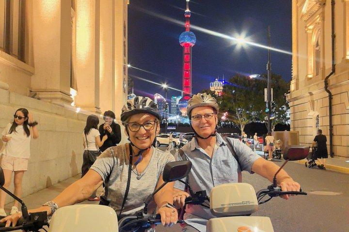 上海のハイライト3時間：電動スクーターツアー＆グルメ体験