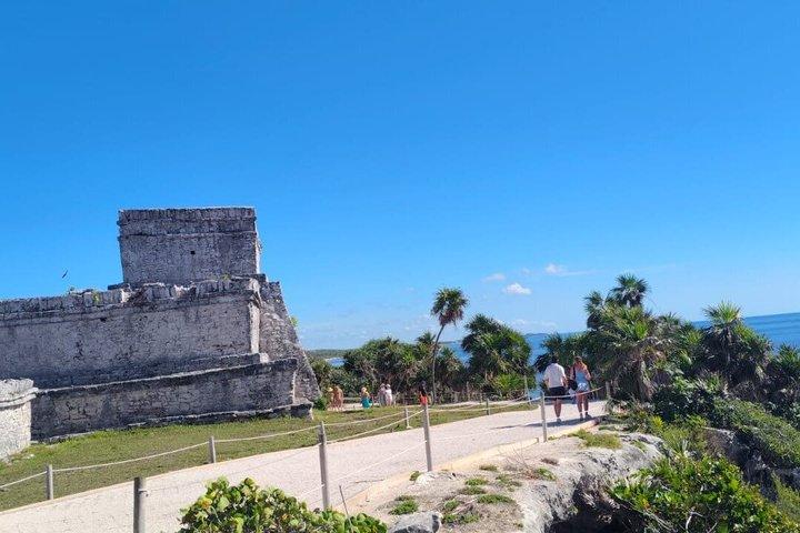 Transport to Tulum archaeological zone from Cancun round trip
