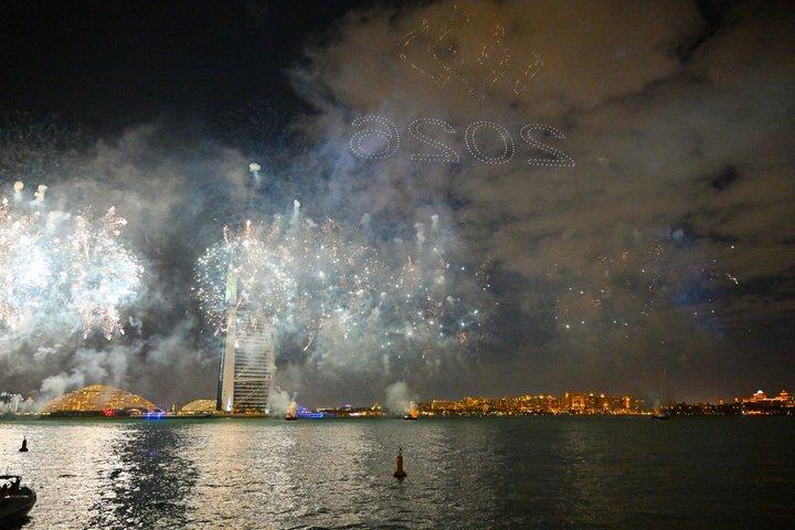 ドバイでの大晦日共有ヨットパーティー、家族向けでフレンドリー