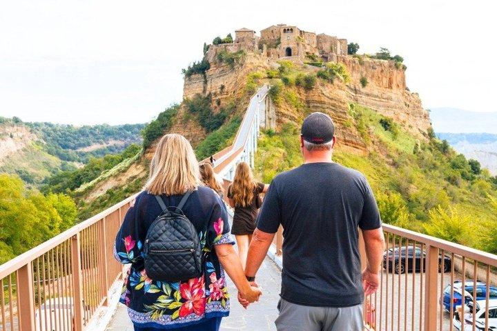 Rome: Tuscany Day Trip with Vineyard Lunch and Wine Tasting