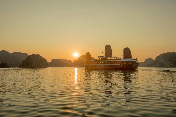 ハノイ：ランハー湾＆カトバ島への2泊1日コージーブティッククルーズ