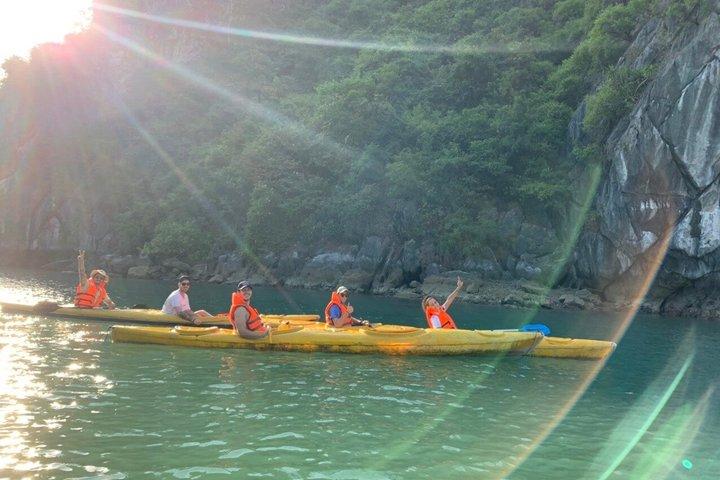 ハノイ:2日間1泊 ダイイチクルーズでランハー湾&ヴィエタイ村へ