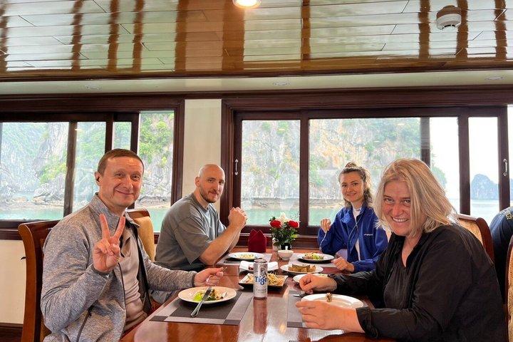 ハノイ：2日間1泊 ダイイチクルーズでランハー湾＆ヴィエタイ村へ
