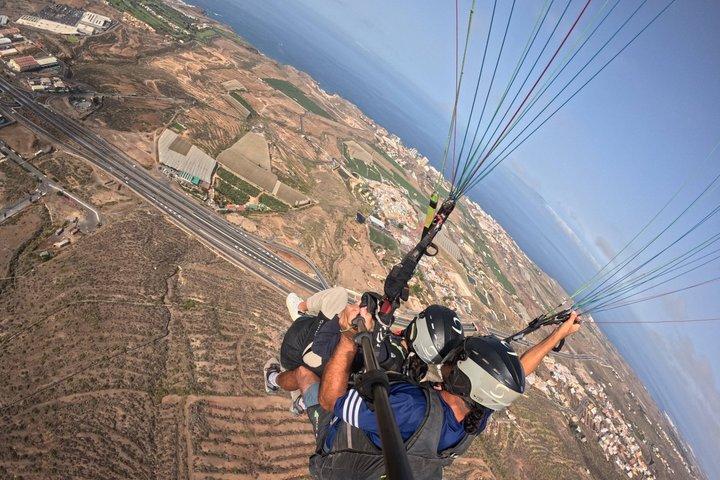 タンデムパラグライディング飛行、テネリフェ島南部アデヘでのフリーフライト