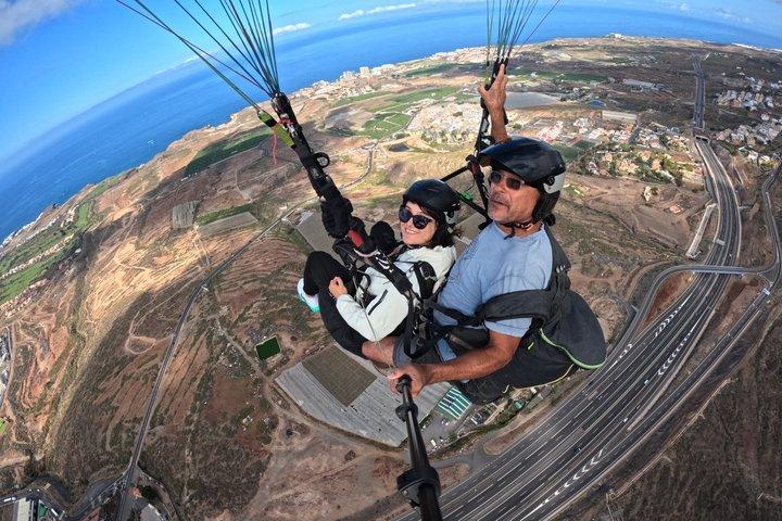 タンデムパラグライディング飛行、テネリフェ島南部アデヘでのフリーフライト