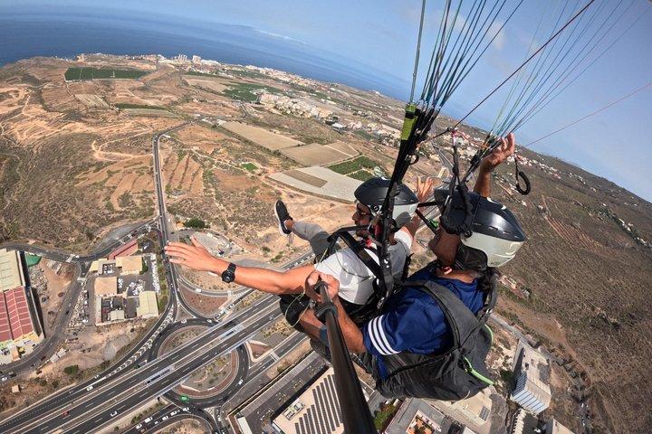 タンデムパラグライディング飛行、テネリフェ島南部アデヘでのフリーフライト