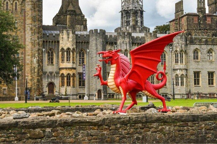 TOP Cardiff: Private Guided Tour with Your Mobile