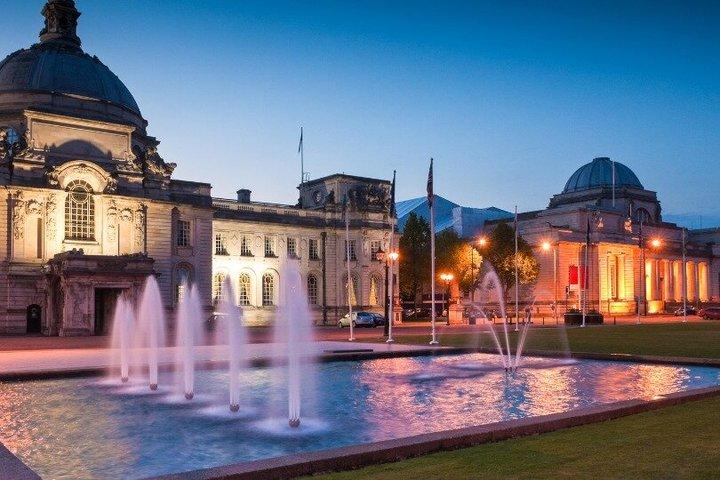 TOP Cardiff: Private Guided Tour with Your Mobile