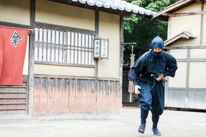 Tour guidato da Kyoto in costume da ninja vicino a Fushimi Inari