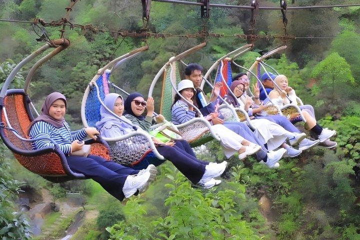 バンドン：カワ・プティ、レンガニス吊り橋＆ティーツアー