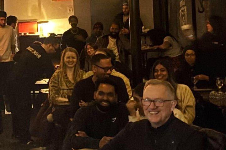Englischer Sonntags-Stand-up-Comedy in Montreal