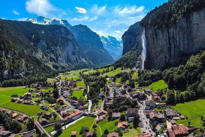 インターラーケン発:スイスピクニック付きラウターブルン渓谷サイクリングツアー