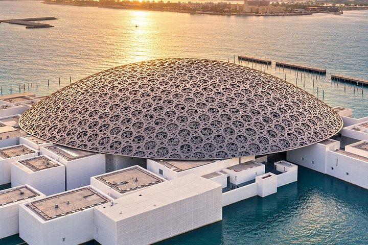 ドバイからのプライベートルーヴル、カスル・アル・ワタン、エティハドタワーズツアー