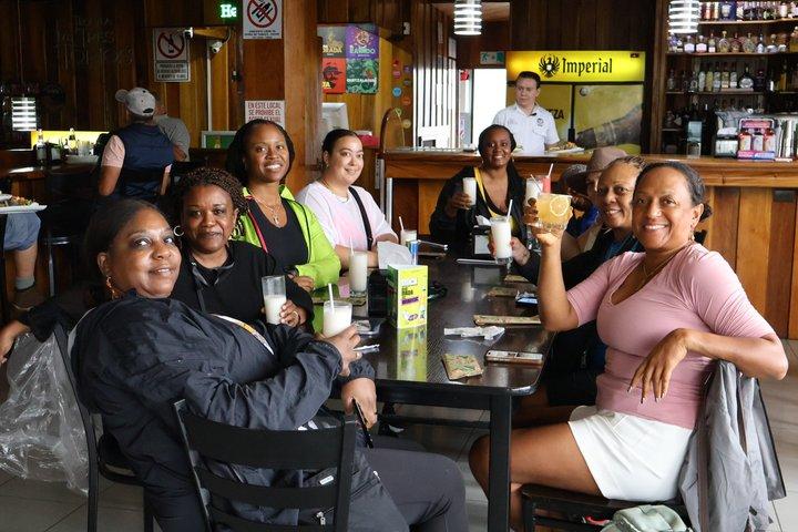 プライベート青い滝、ナマケモノの聖地とコーヒーツアー日帰り