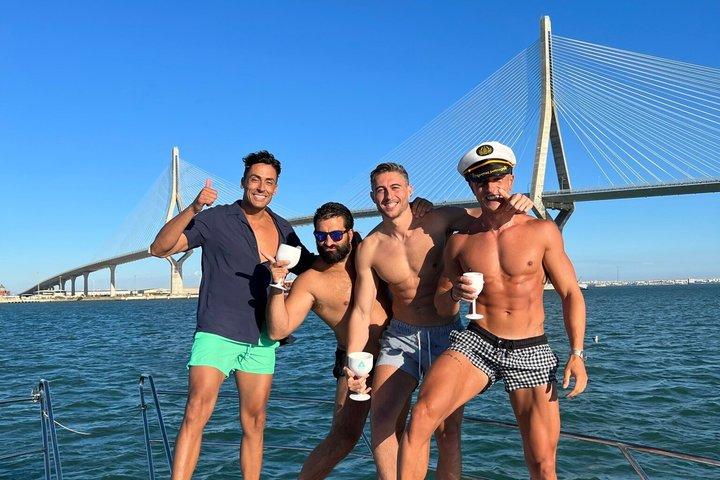 カディス発、6名様限定プライベートヨットでの2時間体験