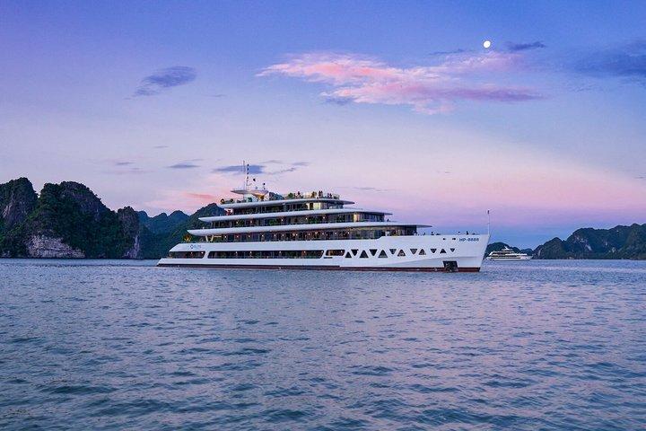 エリート・オブ・ザ・シーズ VIPヨット 2日間ハロン湾クルーズ（ハノイ発）