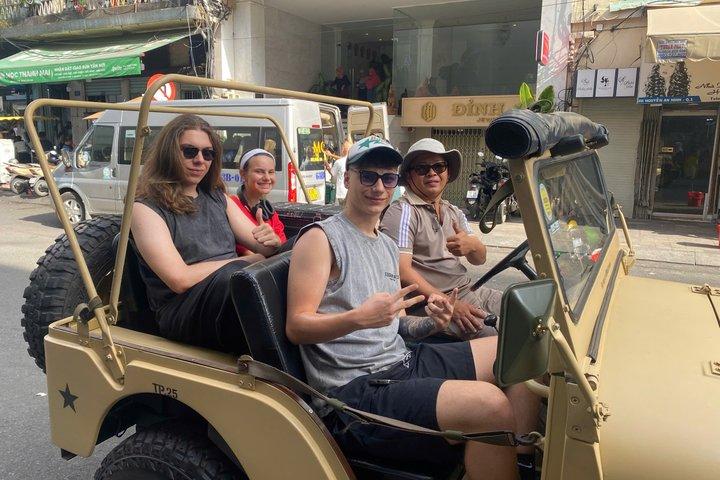 米軍ジープによるサイゴンフードツアー：戦争博物館、チャイナタウン、バンカー