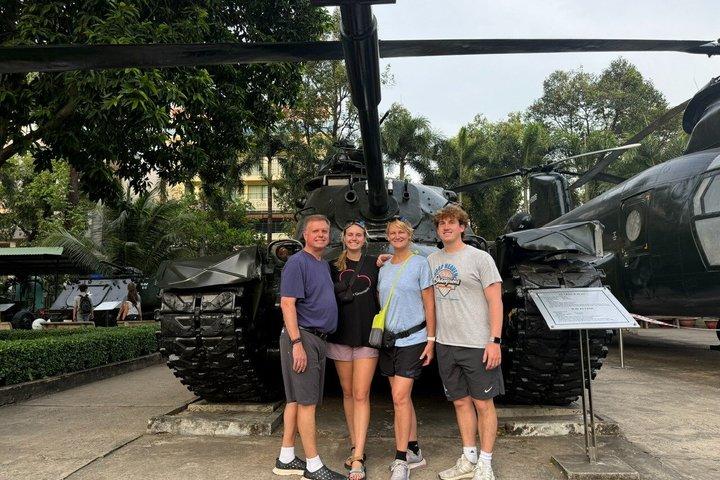 米軍ジープによるサイゴンフードツアー：戦争博物館、チャイナタウン、バンカー