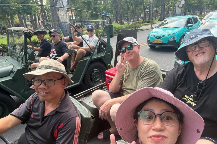 米軍ジープによるサイゴンフードツアー：戦争博物館、チャイナタウン、バンカー