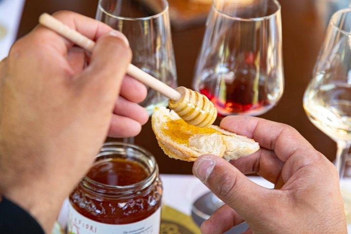 コモ湖畔のブドウ畑で味わう、クラシックワインと地元特産品