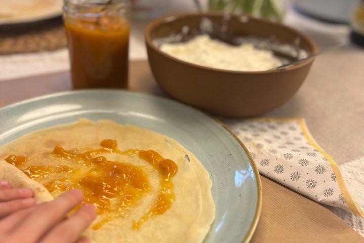 本格グーラッシュとハンガリー風パンケーキの家庭料理