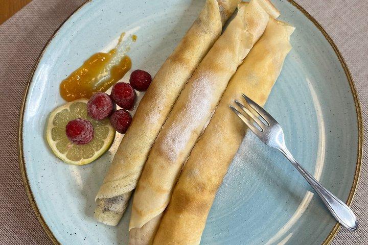 本格グーラッシュとハンガリー風パンケーキの家庭料理