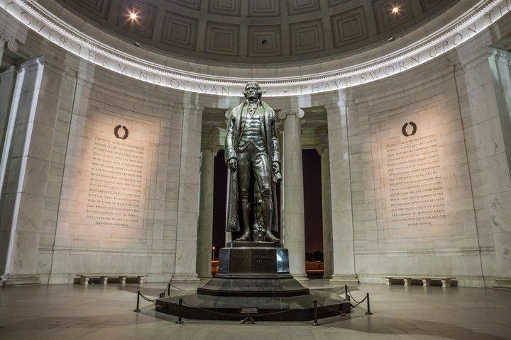 Washington DC Night Tour: ICONIC Landmarks, Monuments SMALL GROUP