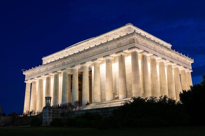 Washington DC Night Tour: ICONIC Landmarks, Monuments SMALL GROUP