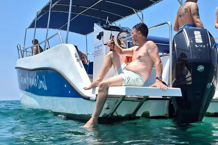 コニル海岸沿いのボートトリップ
