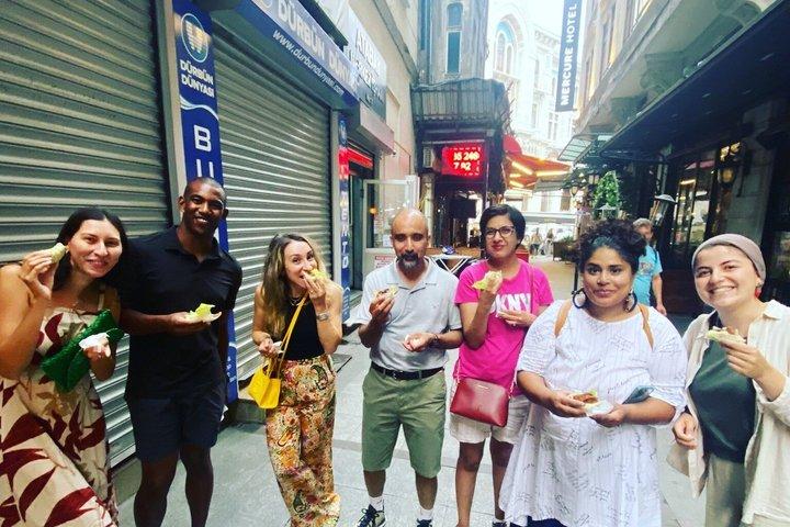 イスタンブールの味：屋台料理ツアーと地元のお気に入り