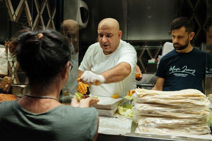 イスタンブールの味：屋台料理ツアーと地元のお気に入り