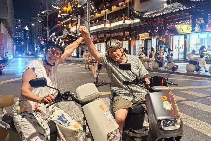 上海のハイライト3時間：電動スクーターツアー＆グルメ体験