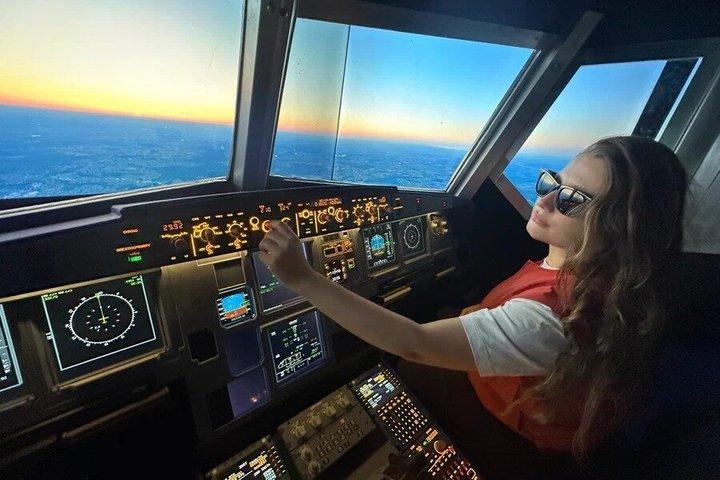1 Hour Flight Simulator Experience in Toronto