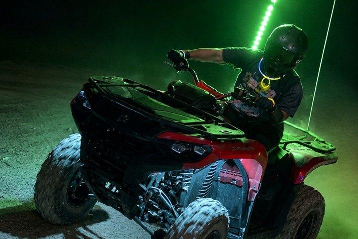 Tour en quad Las Vegas Night Glow à Nellis Dunes