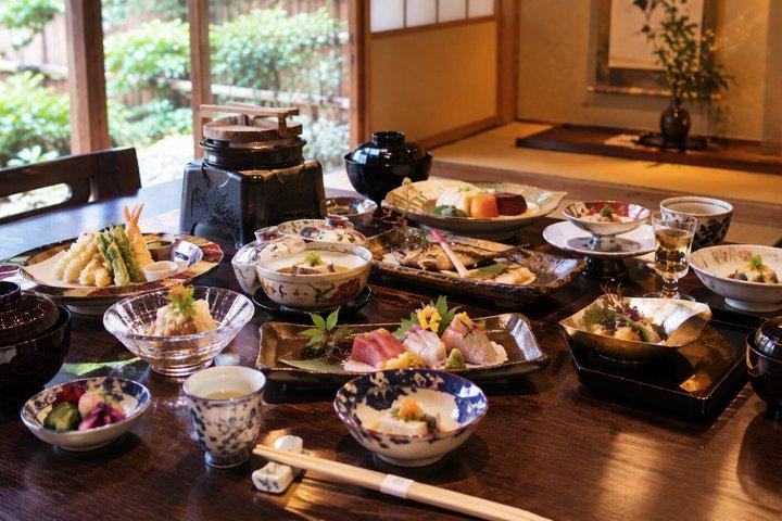 京都プライベートツアー：着物、酒、弓道、懐石、伏見稲荷