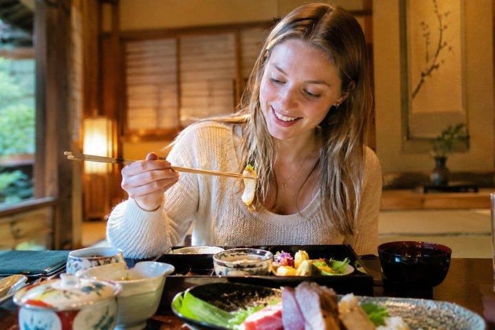 京都プライベートツアー：着物、酒、弓道、懐石、伏見稲荷