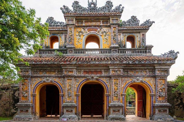 チャム市港からフエの皇城、カイディン廟、ティエンムー寺まで