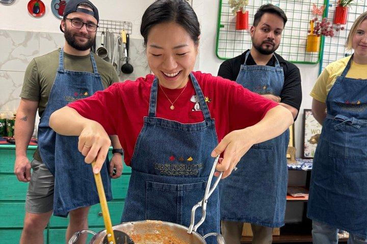 デリーの市場から食卓へ：実践的なインド料理と五品コース