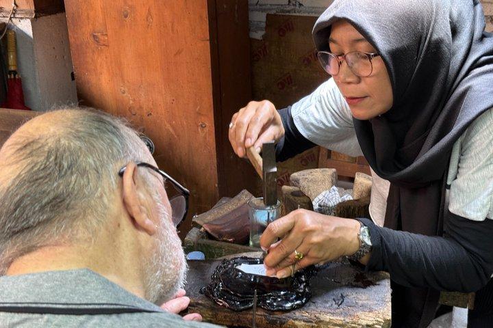 Cours authentique de fabrication de bijoux javanais à Kotagede