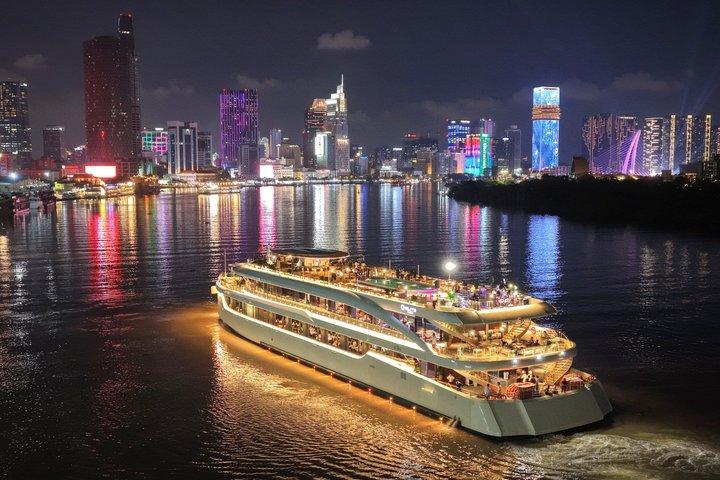 Saigon Night Experience Vanddukkeshow og Middagscruise