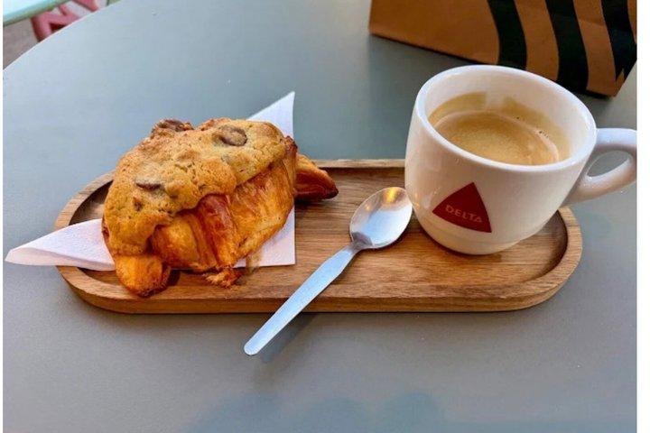 ノートルダム・ド・パリ ガイド付きウォーキングとパリの朝食
