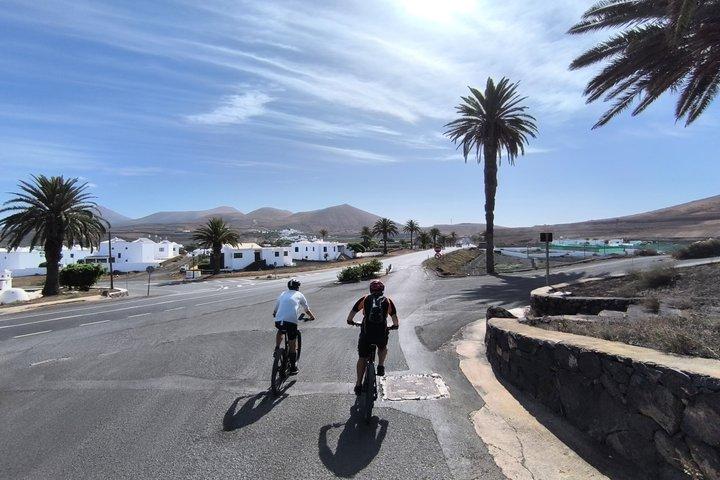 E MTBツアー火山の景色とプラヤ・ケマダ海岸