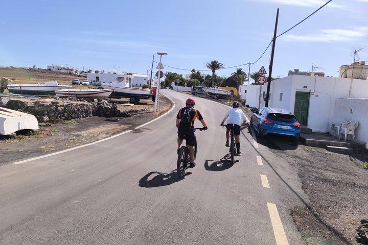 E MTBツアー火山の景色とプラヤ・ケマダ海岸