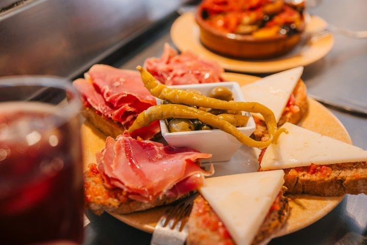 パルマフードツアー：タパス、飲み物、地元の人との歓喜