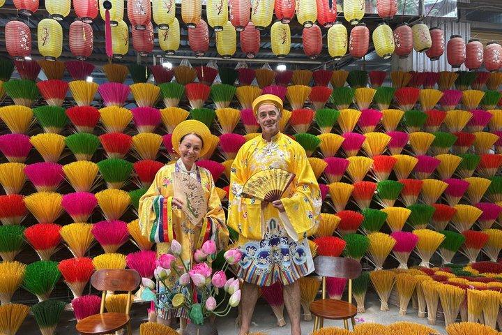 フエ：3つの王墓、ティエンムー寺院、香の村ツアー