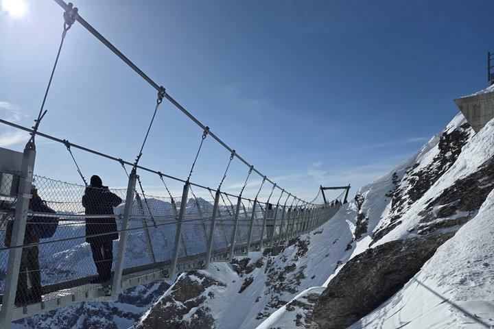 チューリッヒ：ルツェルン村とティトリス山、永遠の雪山
