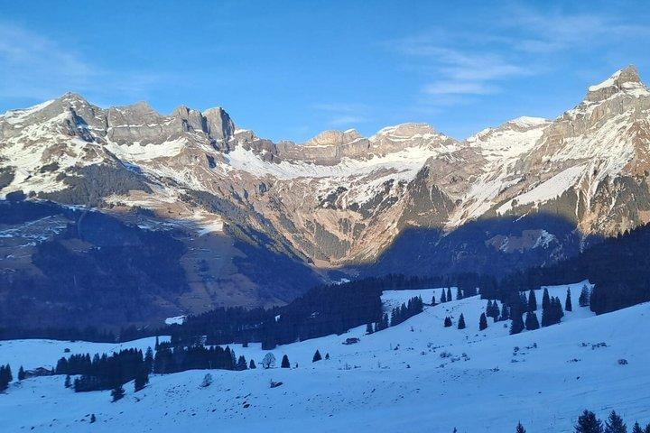チューリッヒ：ルツェルン村とティトリス山、永遠の雪山