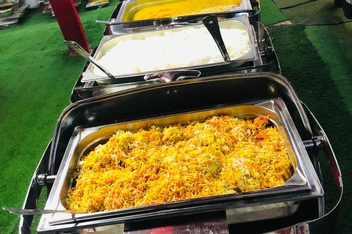 BBQディナーと5つのライブショー付きドバイ砂漠サファリ