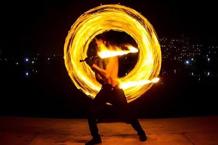 BBQディナーと5つのライブショー付きドバイ砂漠サファリ