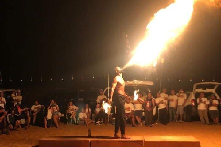 BBQディナーと5つのライブショー付きドバイ砂漠サファリ